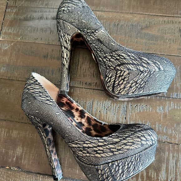 Betsy Johnson platform heels. Size 6 new! - Picture 6 of 6